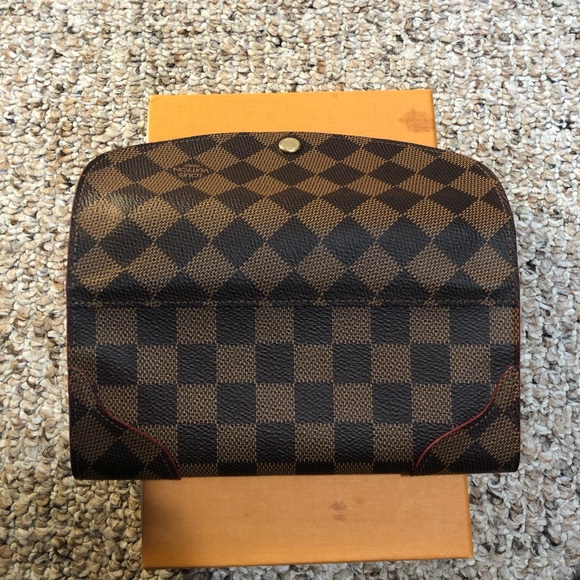 🚫SOLD🚫Louis Vuitton Caissa Wallet - Picture 5 of 13